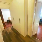 Must The Place Lejlighed Rom
