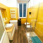 Must The Place Lejlighed Rom