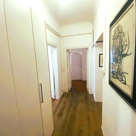 Must The Place * Roma